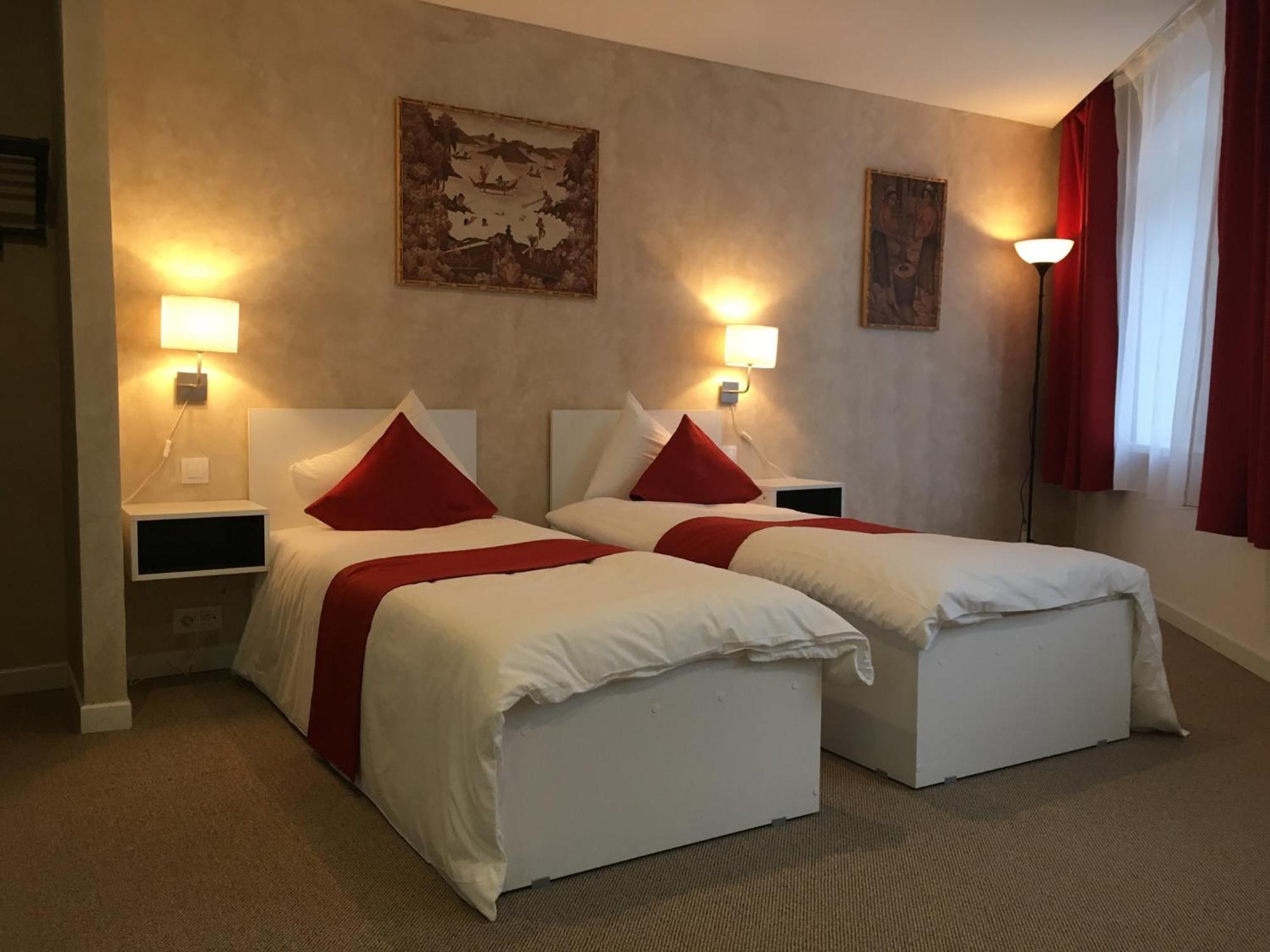 Csiki Hotel Miercurea Ciuc Exteriör bild