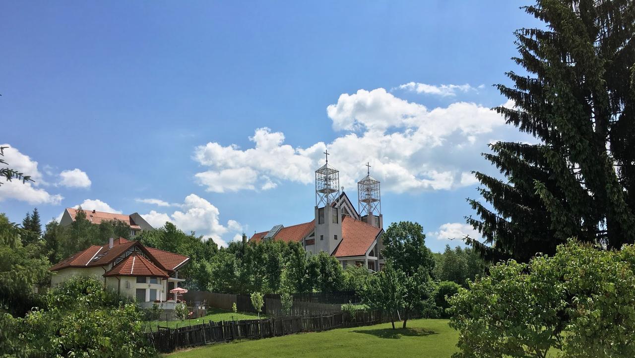 Csiki Hotel Miercurea Ciuc Exteriör bild