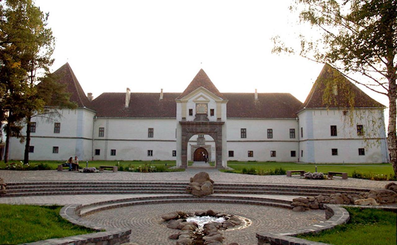 Csiki Hotel Miercurea Ciuc Exteriör bild