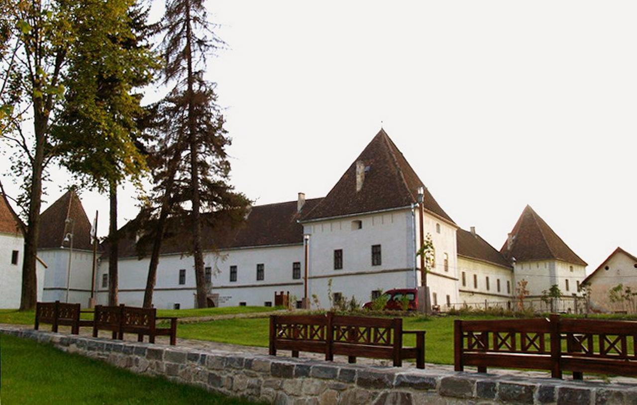 Csiki Hotel Miercurea Ciuc Exteriör bild